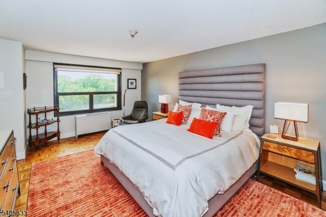 Photo - 2 Claridge Dr