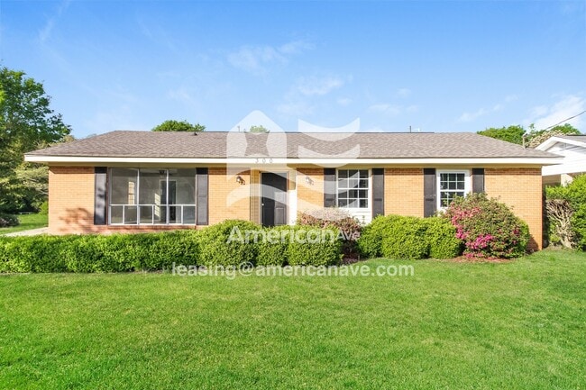 Building Photo - 300 Spillers St