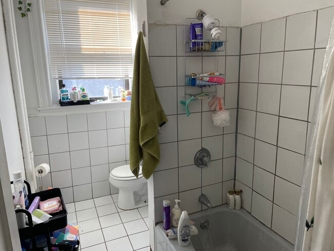 Building Photo - 100 Linden St Unit 17