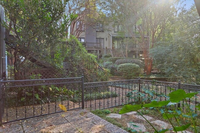 Photo - 1330 Roxbury Ct Unit 1330 Roxbury Court