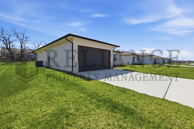 Photo - 525 Elmwood St