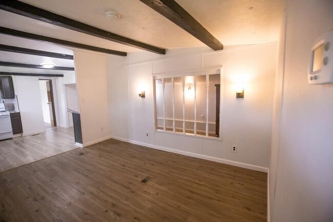 153 Commerce Ln