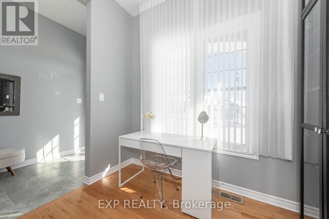 Photo - 676 Fisher St