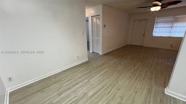 Photo - 4235 SW 62nd Ave Unit W