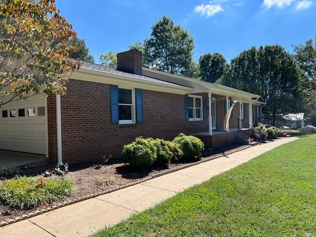 Photo - 110 Wellington St