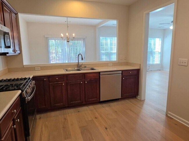 Photo - 2378 Fairlie Dr