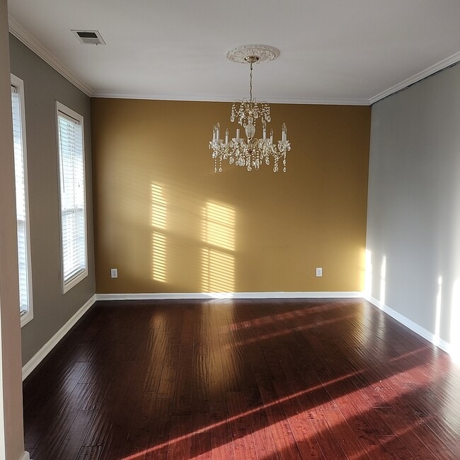 Photo - 807 Andora Way SW