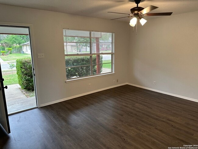 Photo - 7211 Westglade Dr