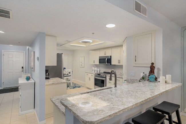 Photo - 609 Shorewood Dr Unit 203