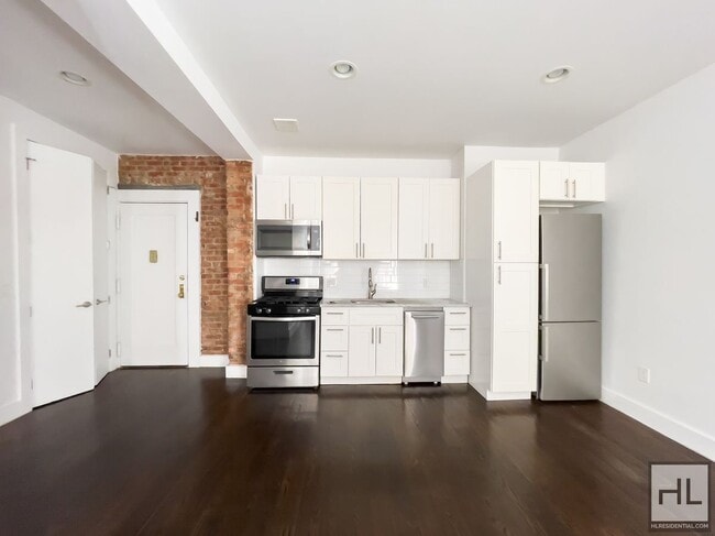 Renovated Spacious 1-Bed 1-Bath / West Cro... - Renovated Spacious 1-Bed 1-Bath / West Cro... Apartment Unit 3F