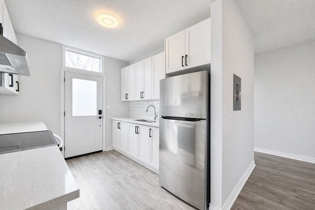 Photo - 43-43 Division St