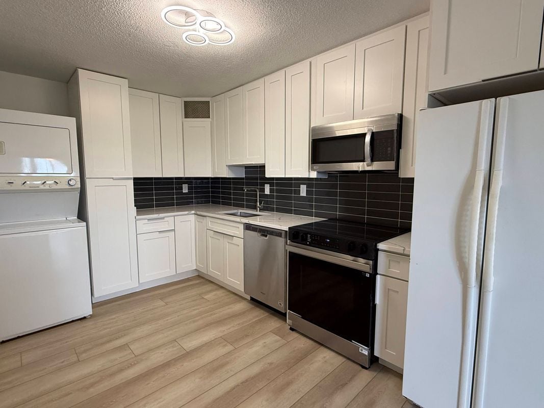 Photo - 205 Yoakum Pkwy Unit 1004