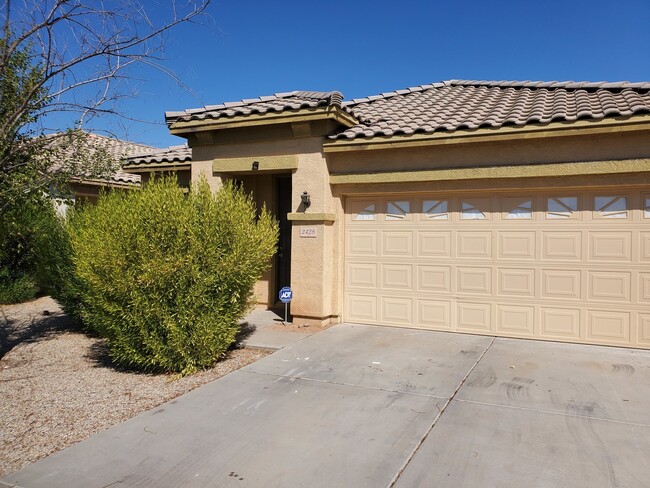 Photo - Nice 3 bed 2 bth and den home