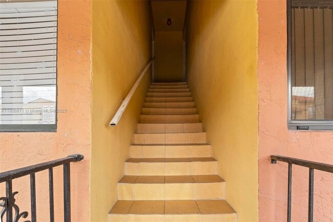 Photo - 2735 W 61st Pl Unidad 204