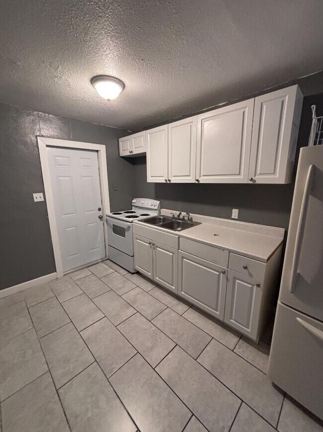 Building Photo - 2131 Washington St NE Rental