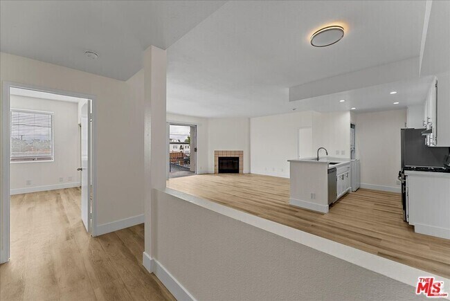 Building Photo - 1175 E Ocean Blvd Unit 305 Rental