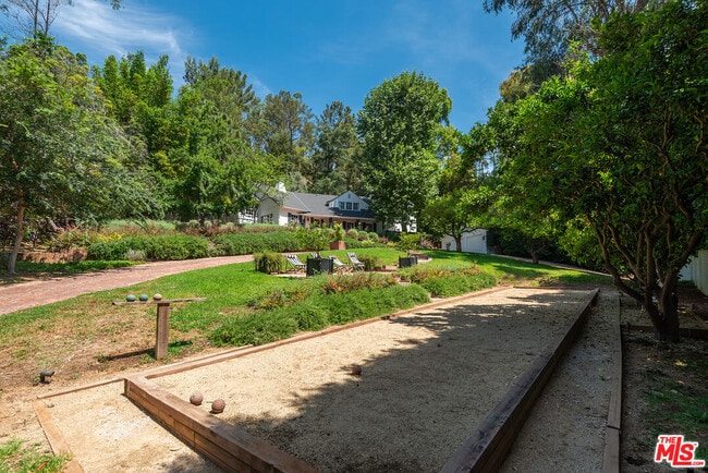 Photo - 9305 Hazen Dr