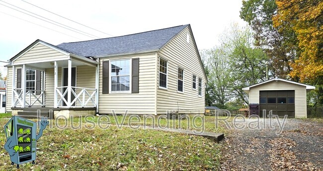 Building Photo - 812 Brewster Rd