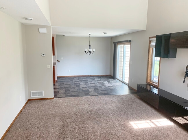 Photo - 7279 147 Ln NW
