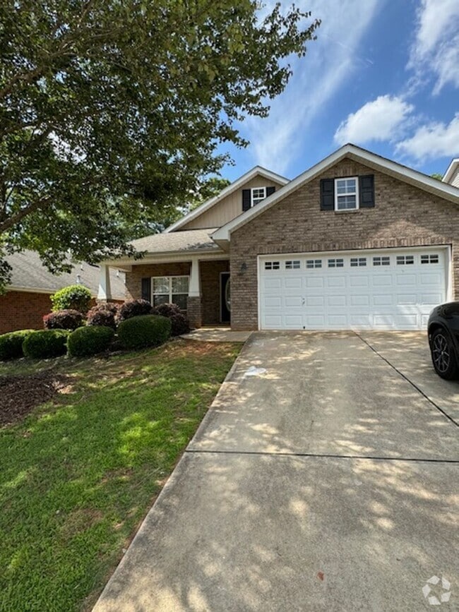 Building Photo - Brick Ranch - 3 Bedrooms & 2 Full baths wi... Rental