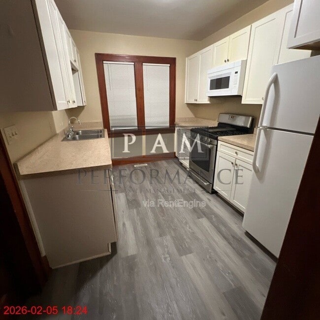 Photo - 1909 Thurston Ave