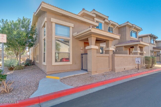 Building Photo - 1225 N 36th St Unit 1116