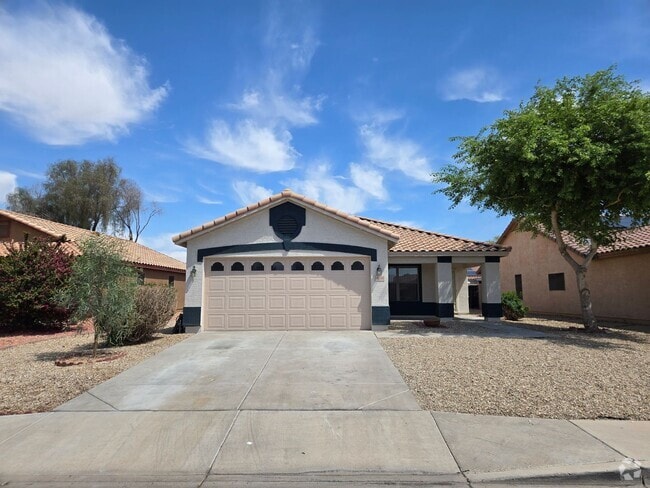 Building Photo - Spacious 3 bed, 2 bath with Den/office, lo... Rental