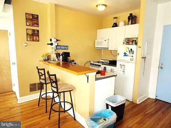 Building Photo - 4373 Main St Unit 2F