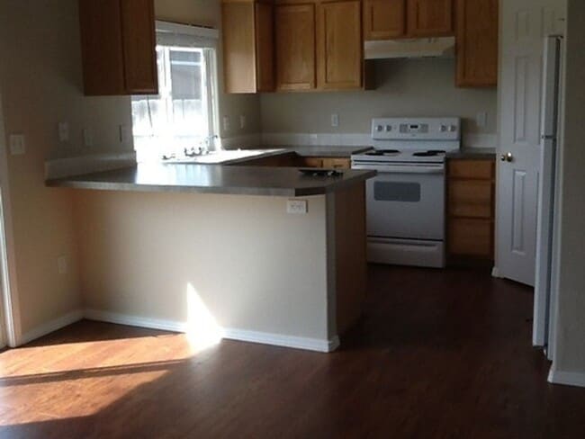 Photo - Spacious 4 bedroom 2.5 bath 2 story home