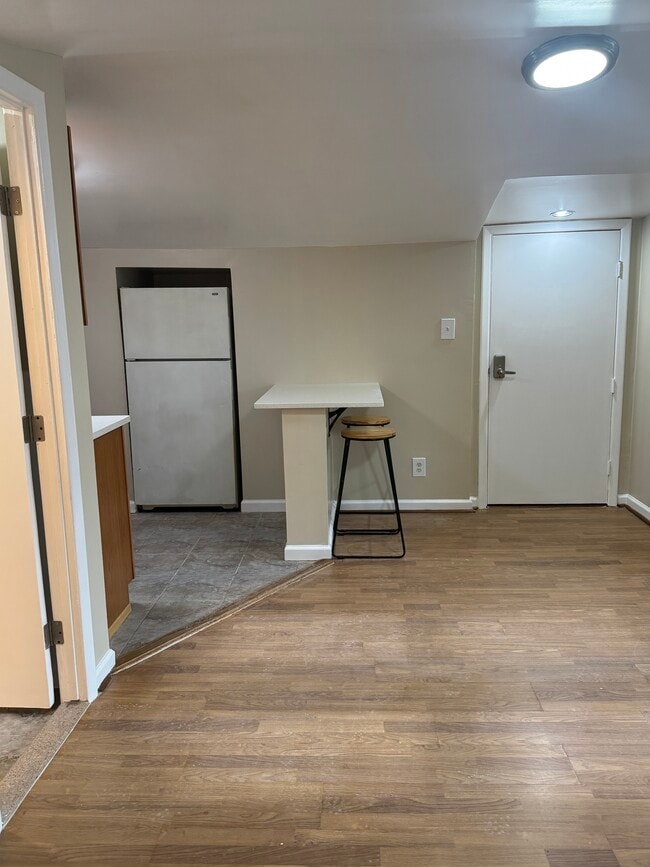 Photo - 569 Jerome St