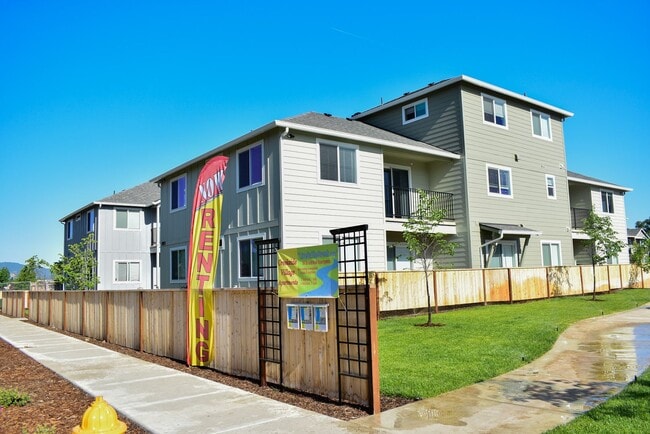 Building Photo - 1973 Sky Park Dr Unit 1973 Sky Park#1