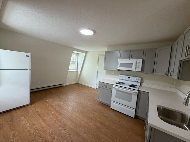 Photo - 682 Beech St Unit 6