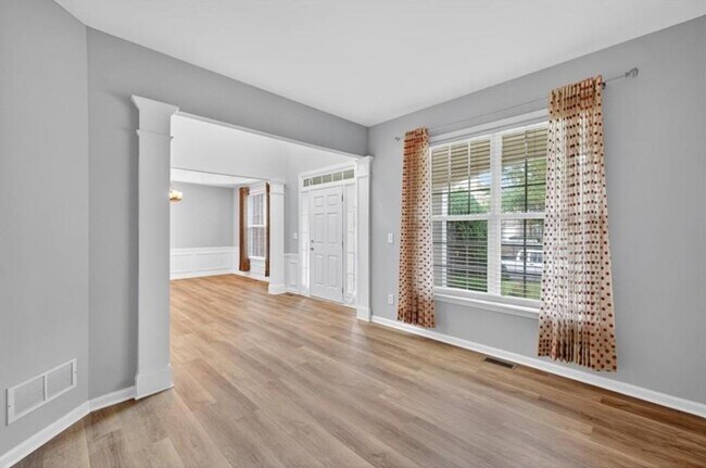 Photo - 740 Mayfair Ct