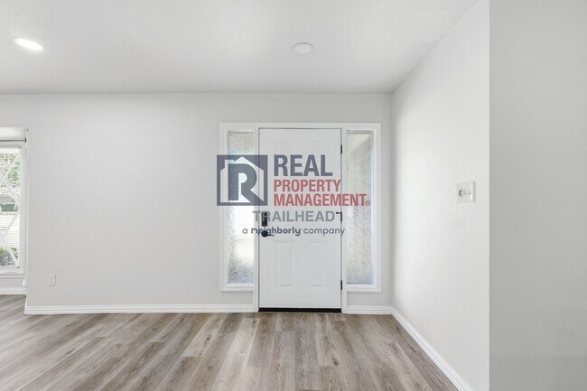 Photo - Spacious Modern 5 Bed / 2.5 Bath + 1 Bed /...