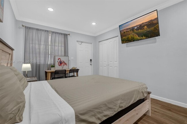 Building Photo - 1716 SW 11th Ct Unit 2