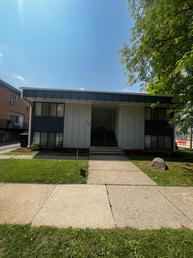 Photo - 402 Hill St