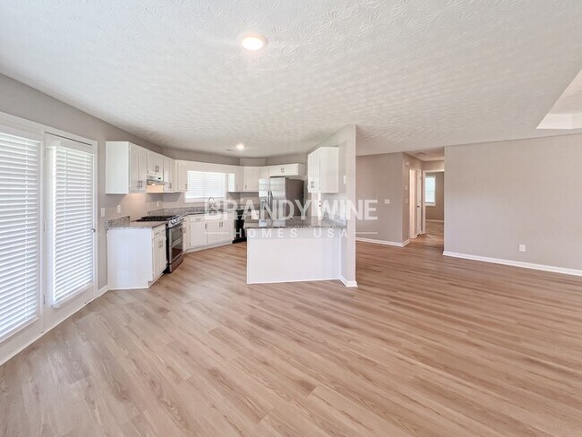 Photo - 200 Falcon Ridge Dr