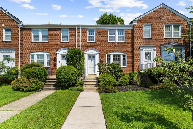 Building Photo - 218 Blenheim Rd Rental