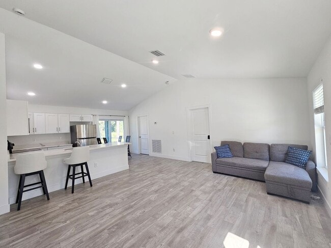 Photo - 2447 NW 5th St