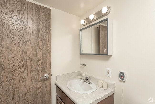 1BR, 1BA - Studio 430 SF