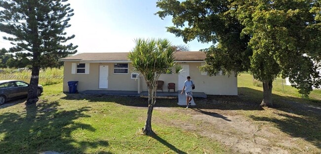 Building Photo - 11800 SW 212th St Unit 11800