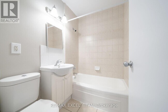 Photo - 468 Ottawa St N Unité 347D