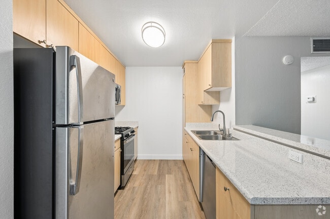 2BR, 1BA - 850SF - Kitchen
