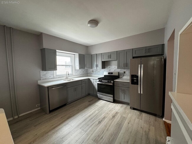 Photo - 561 E Olive St Unit Main