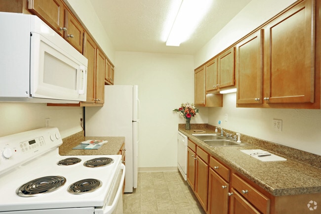 2BR, 1BA - 800 SF