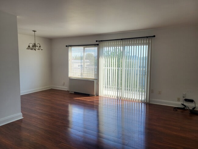 plenty of natural light - 1005 Chillum Rd Unit 419