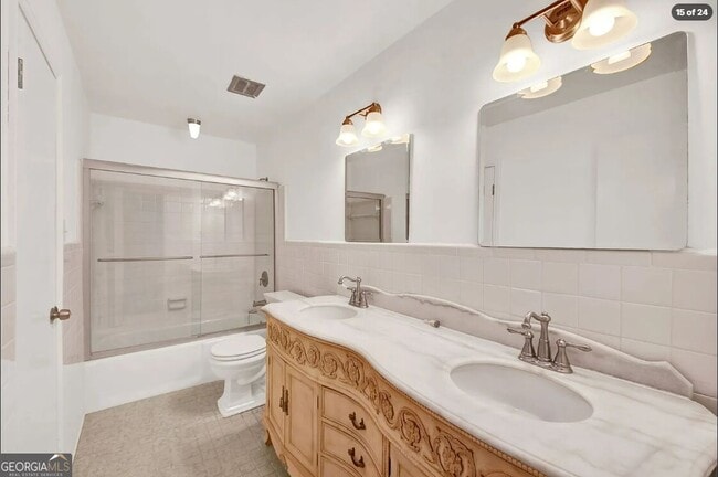 2382 Dayron Cir NE