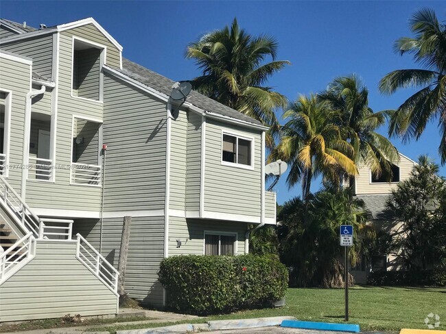 Building Photo - 3401 NW 44th St Rental