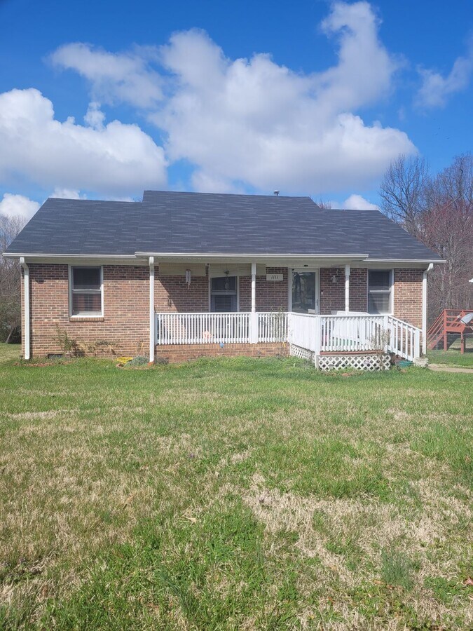 Front of house - 1111 Lombardy St Unit Acct. 49022016