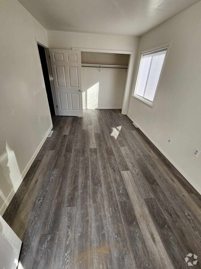 Building Photo - 520 S Warren Ave Unit 520 S. Warren Ave- Apt #3